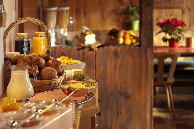 boulangerie-LA SEYNE SUR MER-min_breakfast_buffet_food_restaurant_meal_hotel_plate_fresh-718745